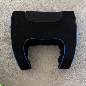 Equestrian Black Saddle Pad with Blue Trim